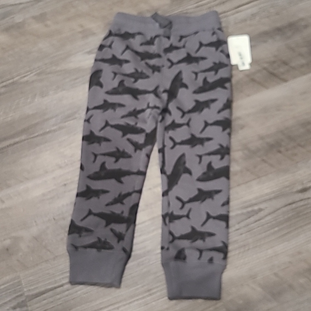 SHARK Amazon Essential Joggers Size XS